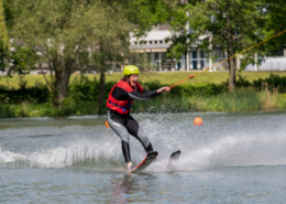 Waterskibaan De IJzeren Man Natuur en Recreatiegebied groepsactiviteit waterskieen